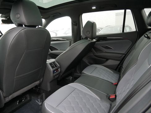 New 2026 Volkswagen Tiguan SEL R-Line image 6