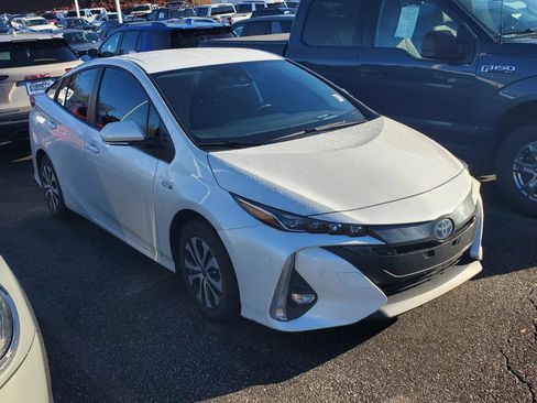 Used 2022 Toyota Prius Prime LE image 2
