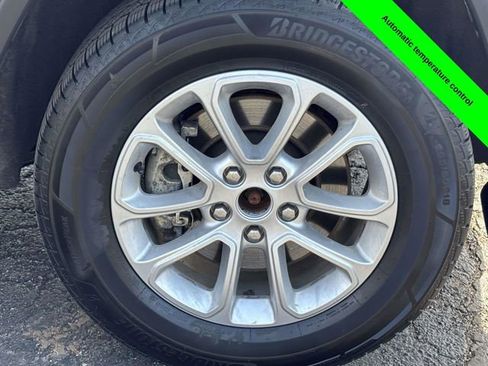 Used 2022 Jeep Grand Cherokee Laredo E w/ Security & Convenience Group image 32