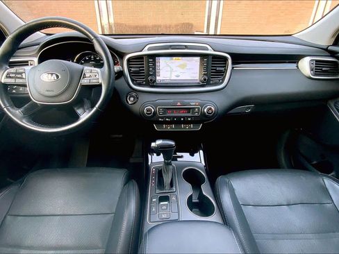 Used 2019 Kia Sorento SX image 16