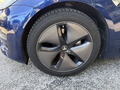 Used 2019 Tesla Model 3 Long Range image 4