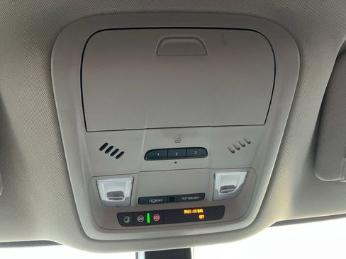 Used 2019 Buick Enclave Essence image 24