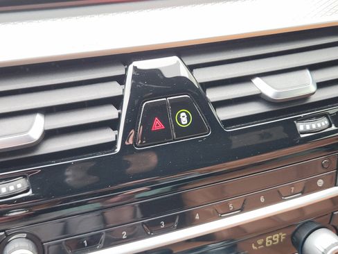 Used 2020 BMW 530e w/ M Sport Package image 20