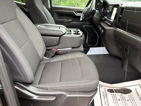 Used 2025 Chevrolet Silverado 1500 LT AWD/4WD image 31