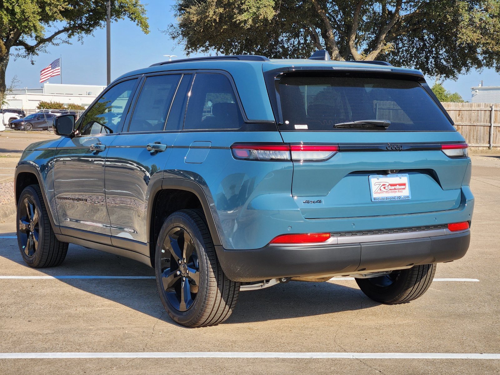 New 2027 Jeep Grand Cherokee Limited w/ Limited Altitude Package AWD/4WD image 4