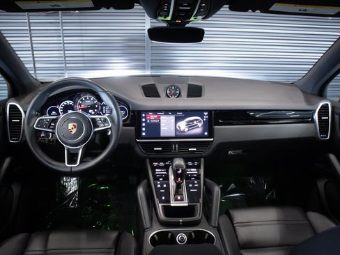 Certified 2023 Porsche Cayenne AWD/4WD image 13