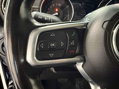 Used 2022 Jeep Wrangler Unlimited Sahara AWD/4WD image 18
