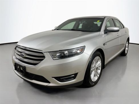 Used 2015 Ford Taurus SEL image 3