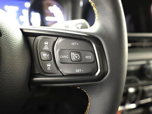 Used 2024 Jeep Wrangler Unlimited image 29