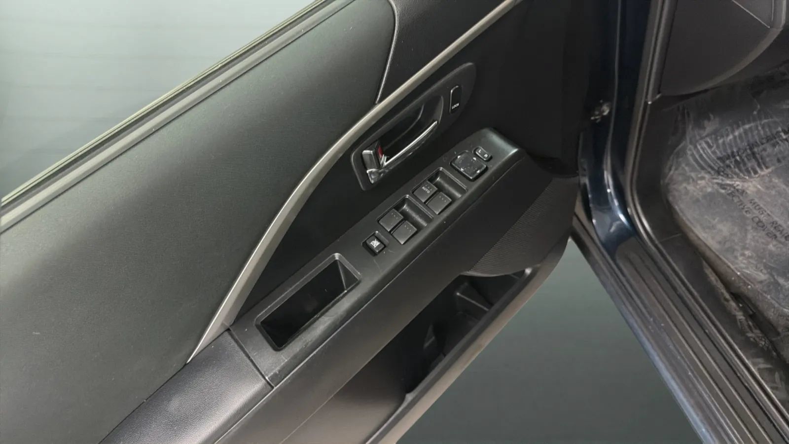 Used 2014 MAZDA MAZDA5 Sport FWD image 15