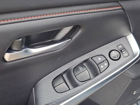 Used 2025 Nissan Sentra SR w/ SR Premium Package image 23