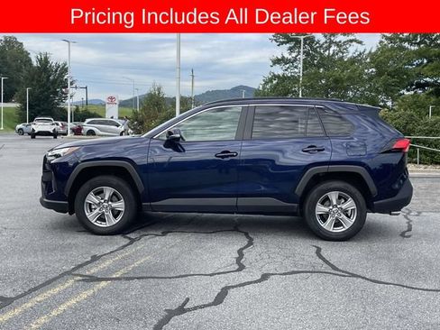 Used 2025 Toyota RAV4 XLE AWD/4WD image 2