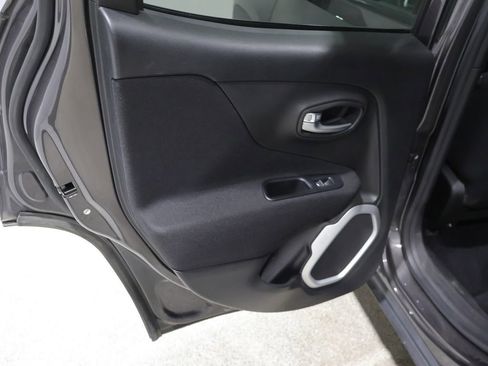 Certified 2018 Jeep Renegade Latitude w/ UConnect 8.4 Nav Group AWD/4WD image 19