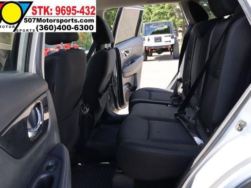 Used 2018 Nissan Rogue SV AWD/4WD image 16