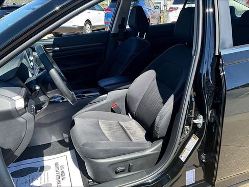 Used 2025 Nissan Altima 2.5 SV image 21