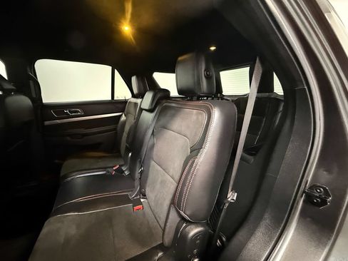 Used 2018 Ford Explorer XLT w/ Equipment Group 202A AWD/4WD image 48