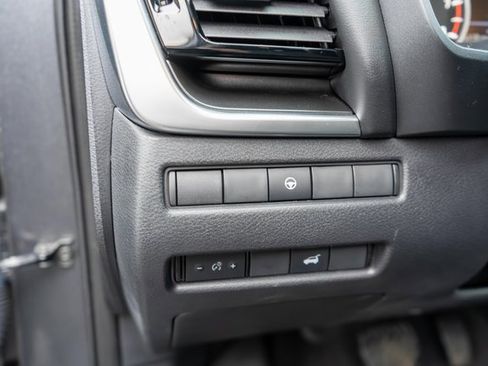 Used 2022 Nissan Rogue SV w/ SV Premium Package image 24