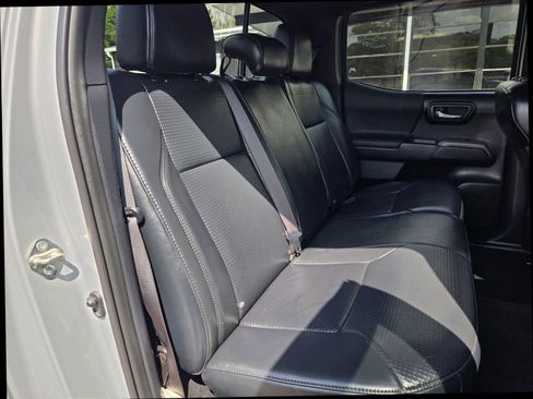 Used 2019 Toyota Tacoma TRD Off-Road w/ TRD Premium Off Road Package AWD/4WD image 20