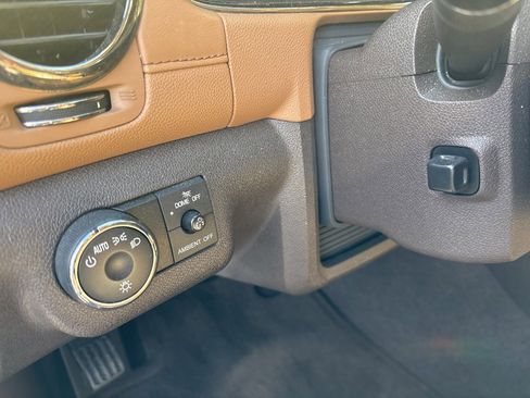 Used 2016 Buick Enclave Premium image 13