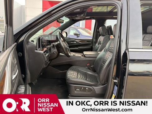 Used 2021 Cadillac Escalade ESV Premium Luxury Platinum image 12