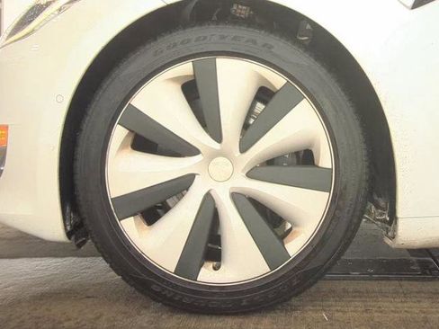 Used 2021 Tesla Model S Long Range Plus image 11