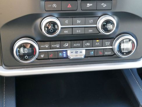 Certified 2024 Ford Expedition XLT image 28