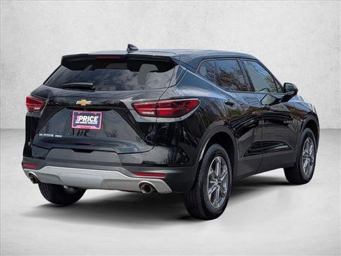 Used 2025 Chevrolet Blazer LT image 4
