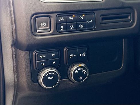 Used 2022 Chevrolet Tahoe Z71 w/ Luxury Package image 11