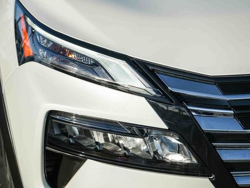 Used 2025 Nissan Rogue SL FWD image 8