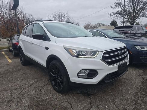Used 2019 Ford Escape SE image 1