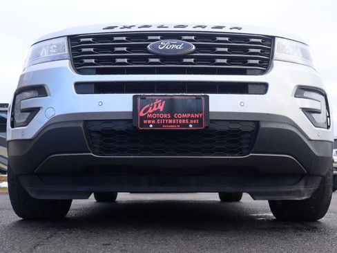 Used 2017 Ford Explorer XLT w/ Equipment Group 202A image 6