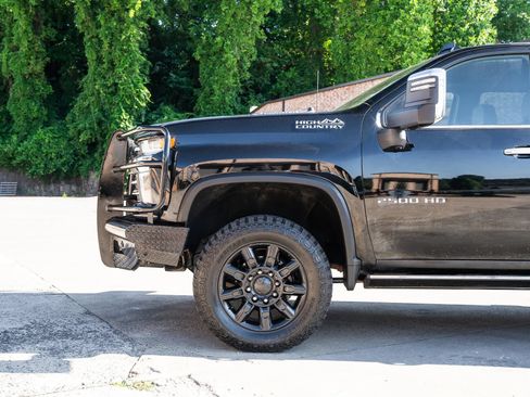 Used 2022 Chevrolet Silverado 2500 High Country w/ Technology Package AWD/4WD image 3