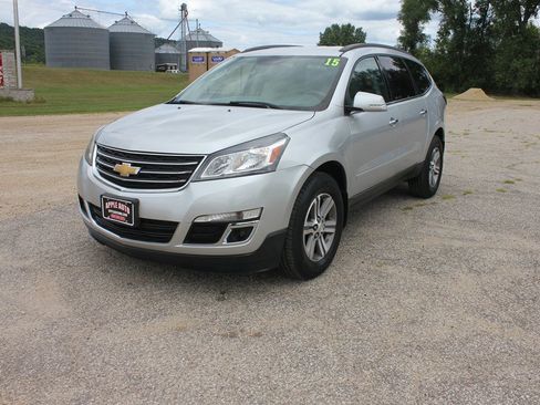 Used 2015 Chevrolet Traverse LT FWD image 1