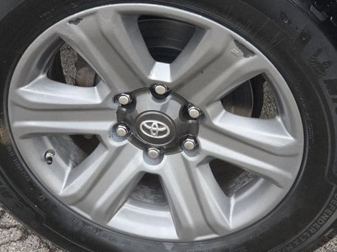 Used 2017 Toyota Tacoma Limited image 20