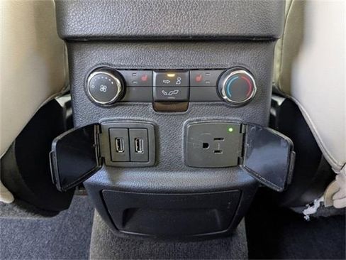 Used 2017 Ford Explorer Platinum image 17