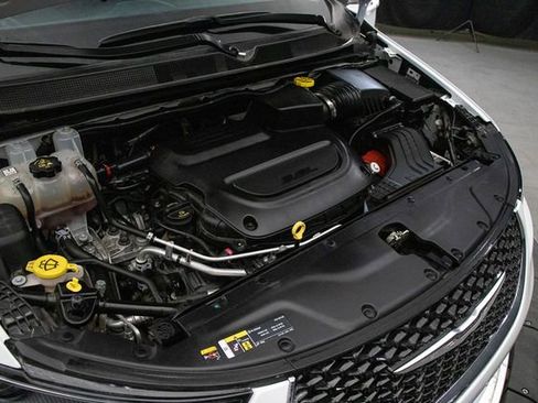 Used 2024 Chrysler Pacifica Touring-L FWD image 30