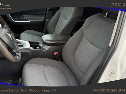 Used 2021 Toyota RAV4 XLE image 17