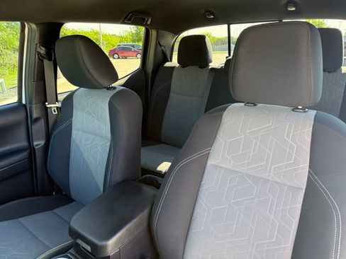 Used 2023 Toyota Tacoma TRD Off-Road w/ Technology Package AWD/4WD image 11