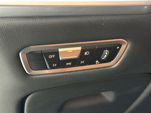 Used 2023 BMW X7 xDrive40i w/ Premium Package image 16