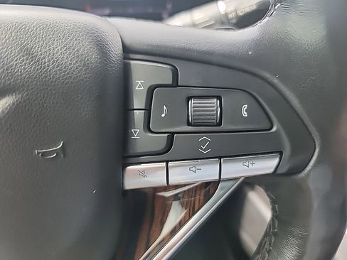 Used 2022 Cadillac Escalade Premium Luxury RWD image 25