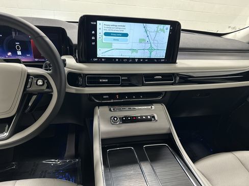 Used 2025 Lincoln Aviator Reserve AWD/4WD image 30