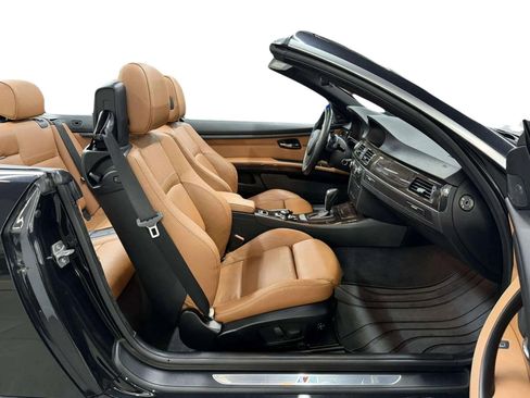 Used 2013 BMW 335i Convertible image 16