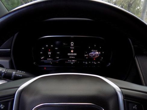 Used 2024 GMC Yukon XL SLT image 16