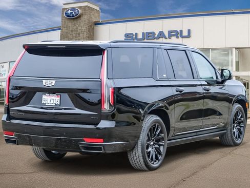 Used 2023 Cadillac Escalade ESV Sport Platinum w/ LPO, ONYX Package image 4