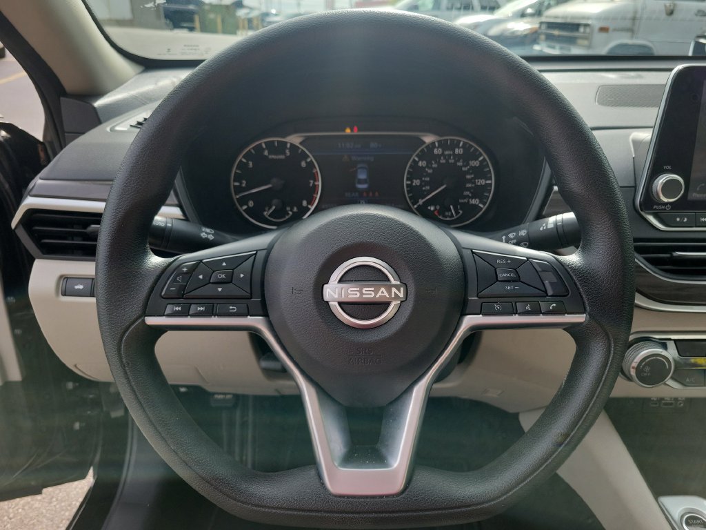 Used 2025 Nissan Altima 2.5 SV FWD image 25