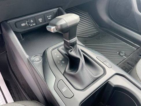 New 2025 Kia K4 LXS image 16