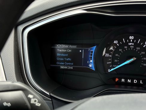 Used 2020 Ford Fusion SE FWD image 28