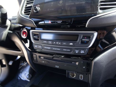 Used 2021 Honda Pilot Touring image 29