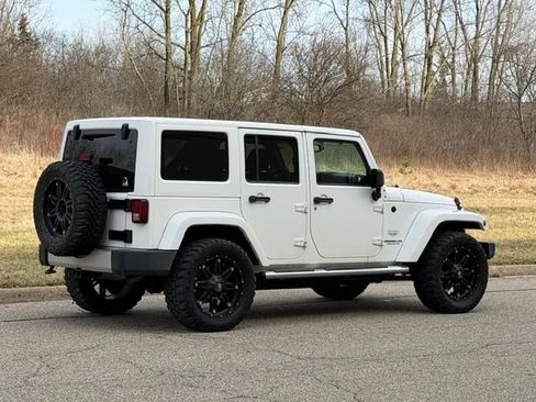 Used 2013 Jeep Wrangler Unlimited Sahara w/ Dual Top Group AWD/4WD image 25