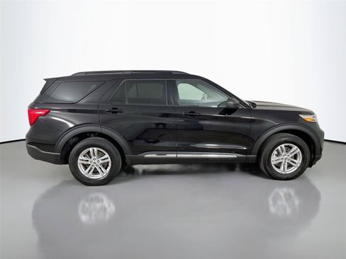 Used 2024 Ford Explorer XLT w/ Equipment Group 202A AWD/4WD image 17